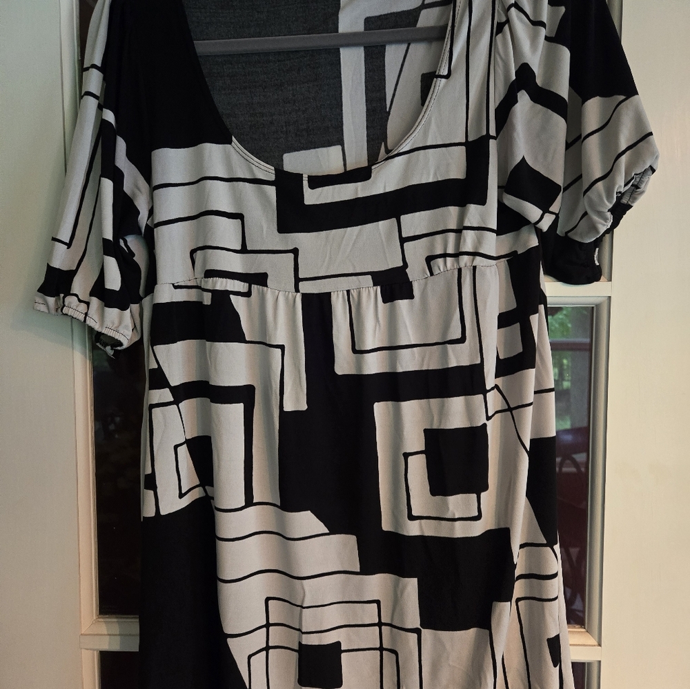 2pc. Black And White Top Bundle Size Large - image 6